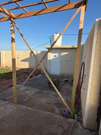 بيت في موقع هادئ ومميز مع مساحة خارجية واسعة تصلح كمكان ترفيهي أو حديق...