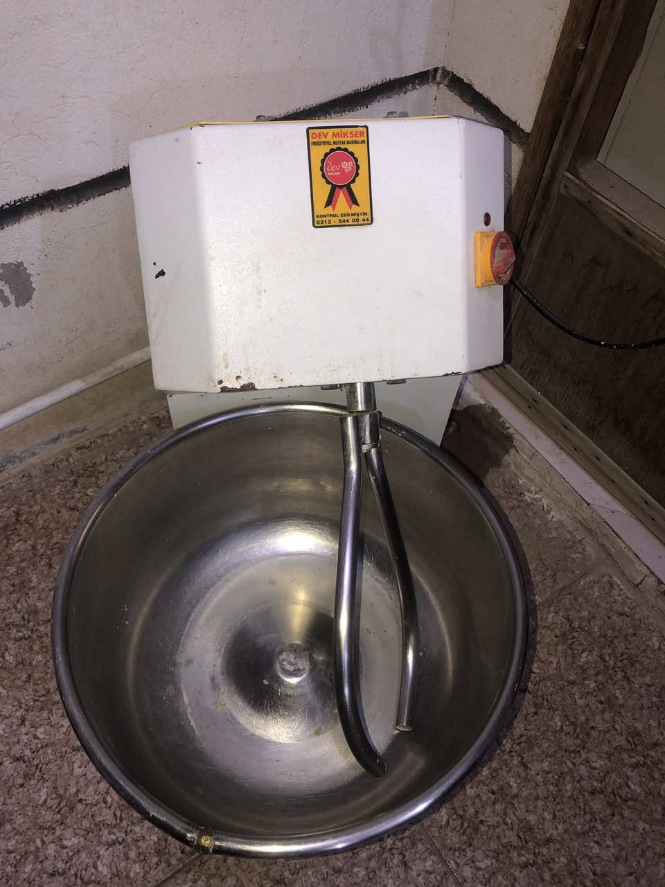 تتوفر ……..👨‍🍳

عجانه (خلاط عجين ) ترهم للبيت وللمخابز
نظيفه..
وحديثه..
وتعمل على (الوطنيه +المولده)..
حوض مالتها زين مناسب وسط
السعر  350 الف …. 
التواصل ***********
