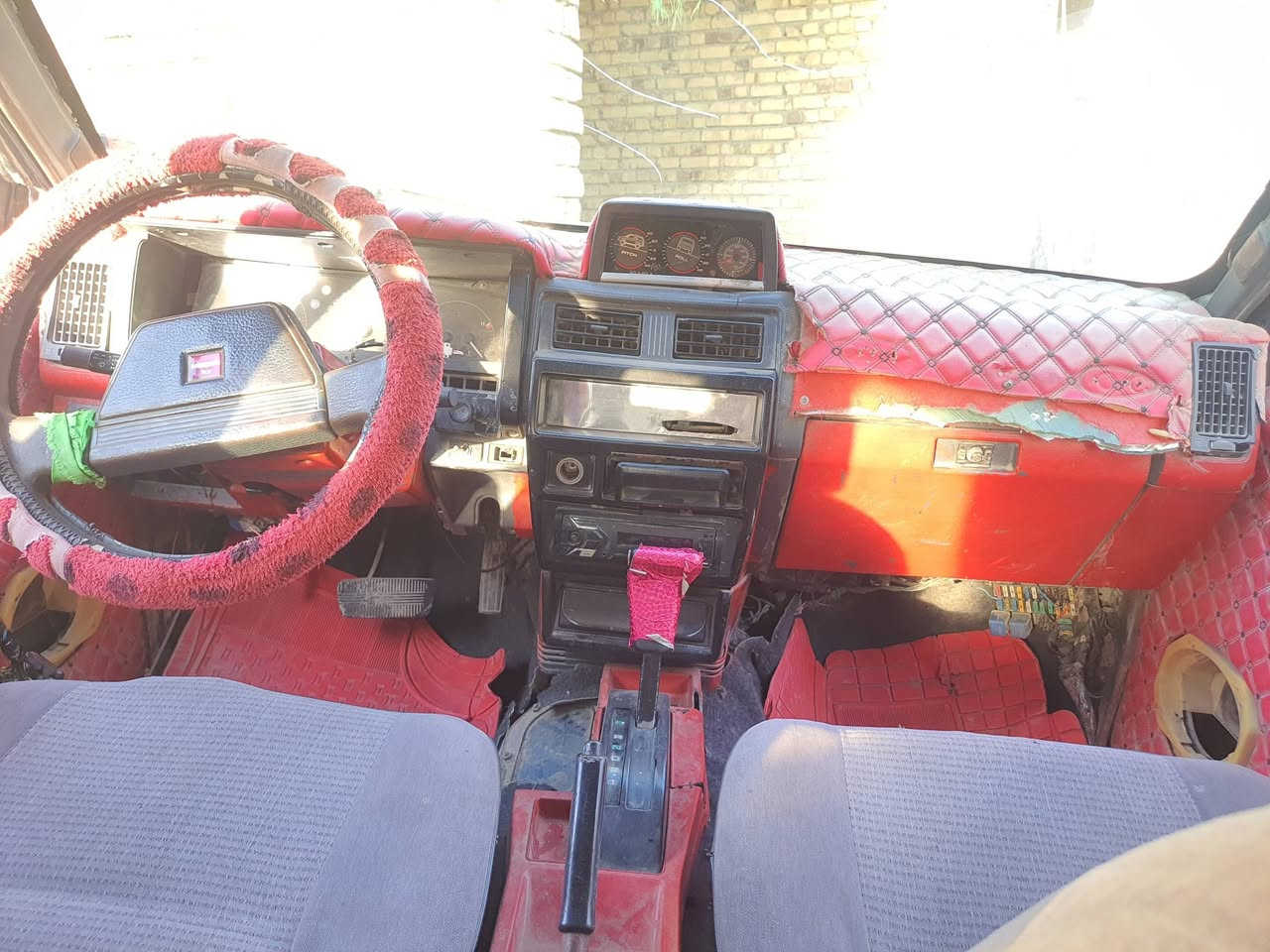 السلام عليكم نيسان تيرانو 93 مكينة 6سلندر ونجي  
مكينه خير من الله حداديه وسط تخم تاير نضيف سنوية 
نافذة بل23رقم نجف مالكها يمي بلحله سعر 34 وبيها مجال
***********  ما متواجد  فيس فقط اتصال
