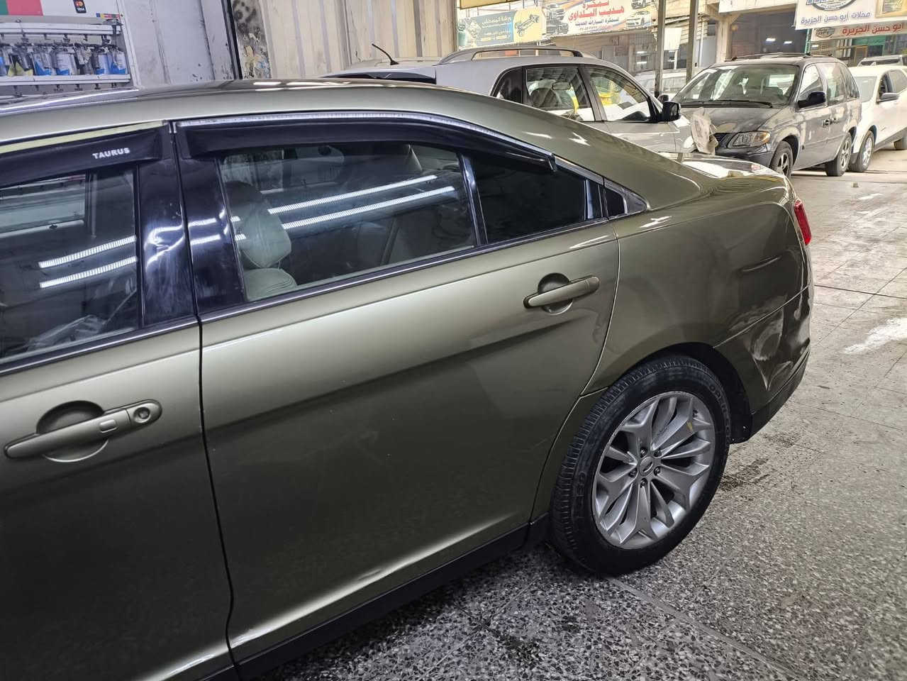 فورد تورس لمتد ٢٠١٣ للبيع 
١-بصمة تشغيل عن بعد
 ٢-مري تدفئة ونقطة عمياء رادار خلفي مري معتم 
٣-مسجل وشاشة وامبي فاير اصلي نظام سوني ١٢ سماعة بيهن صوت مفول للاخير
٤- شاشة سبع الوان اضائة محيطية سبع الوان تتحكم بيهن من شاشة 
٥-كشنات خزن ميموري +كهرباء 
٦-كشنات تبريد تدفئة 
٧-ستيرن ودوسة بريك وبانزين تحكم كهرباء 
٨-سلايد 
٩-داخل بيجي مطعم عسلي صاج 
١٠-مكينة جديدة وصدر جديد شرط بطناش 
١١-باتري جديد اصلي بي ضمان سنة موجود وياه 
١٢ -دسكات امامي خلفي جدد نوعية كلش زينة شادلها 
١٣- ويل ١٩ مبدلهن اصليات مال تفصيخ 
١٤-دشبول ديجيتال بلادي سبع الوان +ستيرن تحكمات كلهن شغالات 
١٥ -تبريد قطعتين مبدل منضومة كاملة جديدة مع بواري وجوينات كلهن جدد نوزلات وفيت بام كلة جديد 
١٦- بيها تلث قطع صبغ
١٧- كير اوتاماتيك +سبورت +عادي 
١٨-شاد منضومة زينون وتكدر تبدلهن ل led يصير اقوى بعد في حال معجبك اللايت 
١٩ -هورن مال جمسي بالاضافة لهورنها البلادي موجودات بالسيارة وشغالات 
٢٠ سيارة مال جناي سبيرها وجكها البلاديات موجودات وياها
٢١ كامرة بلادي بيها تقدير المسافة لمساعدة بالاصطفاف حساسات خلفية كلهن شغالات 
٢٢ رقم بغداد باسمي مشروع وطني
السعر ١١٥ وبي مجال مكان السياره بغداد الجهاد 
للتواصل ***********
