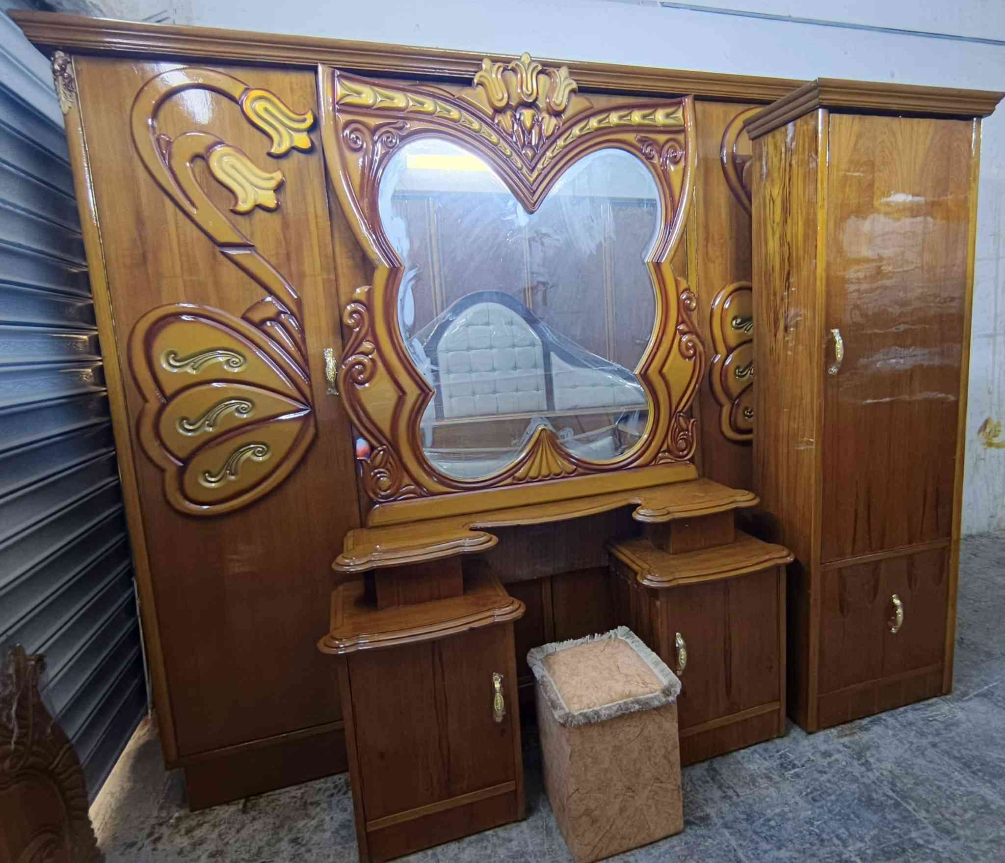 غرفة نوم مستخدمه صاج خمس ابواب العنوان بغداد موبايل ***********لدينا خدمة توصيل بكروه
