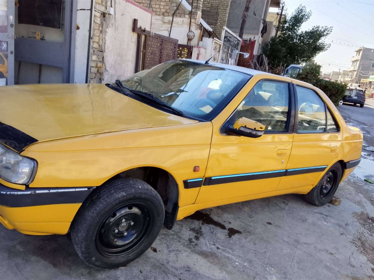 السلام عليكم
بيجو cx 
موديل 2010 
مكينه وكير جيد جدا 
رقم دولي
تخم تاير جديد 
كشر نظيف 
تراي حلو 
عليها هيئه 120 الف وغرامة 100 الف تنقطع من السعر 
 السعر 25$
العنوان بغداد الجديدة
الرقم ***********
