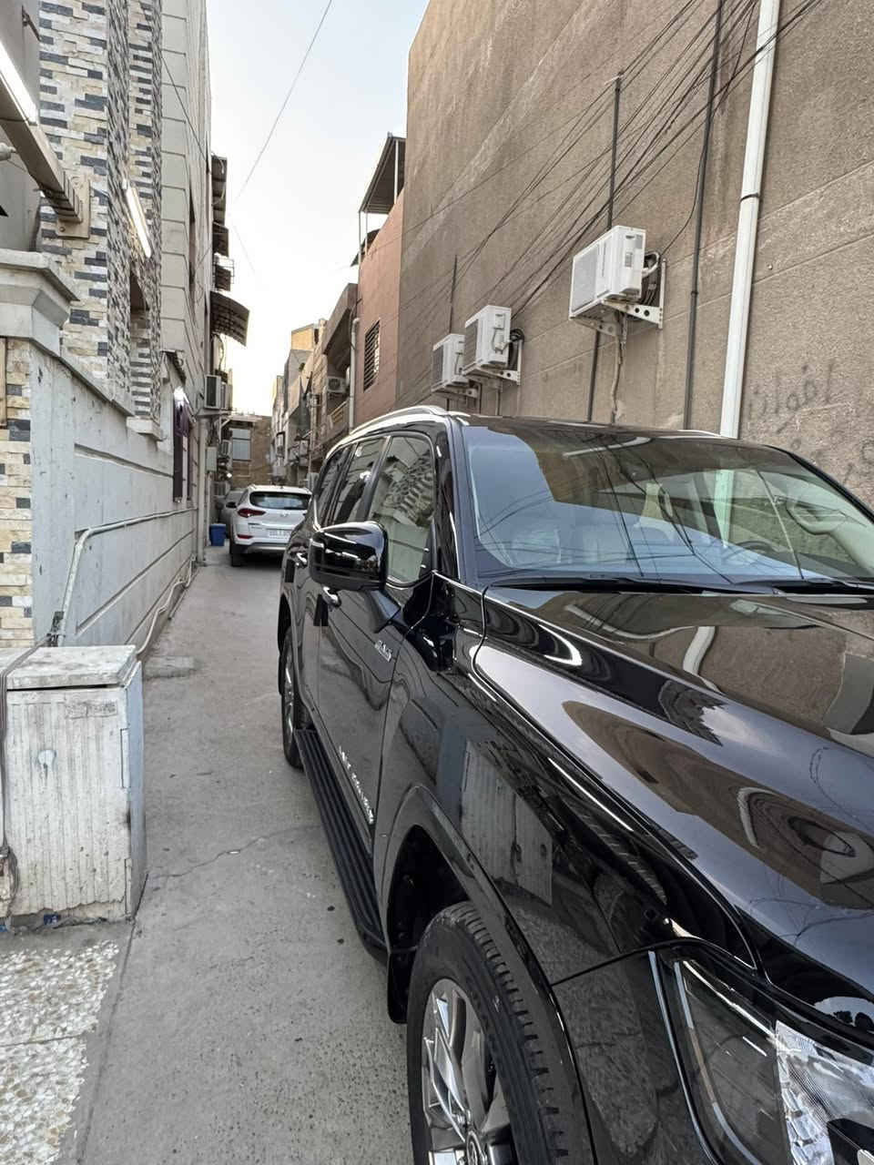 لاندكروزر ساز 2024بلاك اديشن
* ⁠الفئة:BLACK.EDITION.LIMITED / GXR ام ضمان
* العداد 53 km
* ⁠ضمان تويوتا العراق ساز شاشات تطبيق
سياره مغلفة بالكامل 
* رقم أربيل بأسمي
* اللون : اسود
* محرك 4000 تنفس طبيعي V6
* عدتها مال الشركه بالكامل موجوده 
* بصمة تشغيل عن بعد
* بصمات ابواب 
* اناره خارجيه ترحيبيه مع انارة ارضيه شعار لاندكروزر بلاك
* ⁠شاشة دجتل 
* ⁠4 كامرات (360 درجة)
* فتحة سقف (سلايت)
*كشنات جلد بيجي
* كراسي كهرباء
* ثلاجة وسطية
* جنطة كهرباء 
* ⁠شاحن وايرليس
* ⁠حساس امامي خلفي 
* ⁠مري طي كهرباء 
* وباقي مواصفات (GXR)LIMITED .BLACK 

مكان السيارة 
 بغداد الاعظميه …سنويه باسمي تحويل ثاني يوم
رقم صاحب السيارة :***********
السياره نظيفه جدا جدا  بعدها بحاله الوكاله  

🔴 غير متواجد ع الفيس مكلف بالنشر فقط 
*********** للاستفسار
