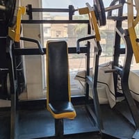 همرات • مقعد قابل للتعديل • ضغط اكتاف