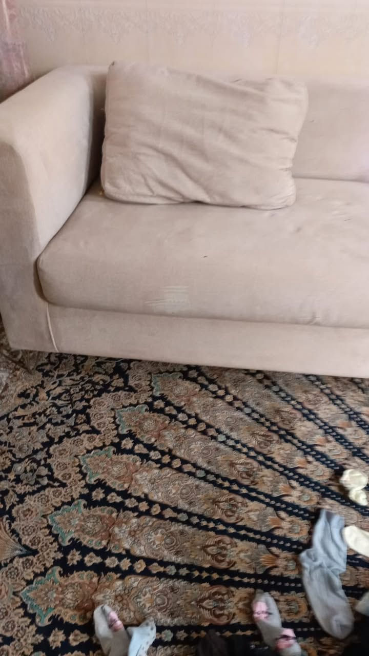 سلام عليكم تخم مستعمل  سعره 300وبي مجال للاتصال ***********
