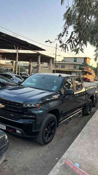 السلام عليكم سلفرادو 
موديل 21
باب طويل بدي قصير z71
قطعتين تبريد دبل اكسل كشنات جلد
محرك v8
ضرر 3 قطع بدون ايرباك
عداد المسافة 64 كيلو متر
قبغ بدي جلد
دشبول إلكتروني ديجتال
السعر 265
رقم بغداد باسمي
***********
