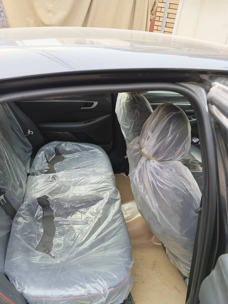 السلام عليكم سوناتا 2020رقم بغداد باسمي تحويل ثاني يوم السونر موضح كدامك مكان السيارة بغداد المنصور اي نقص ما بيها تخم تاير جديد صدر امامي جديد تدفئة تبريد شغال بلادي السعر 160 وبيها مجال بسيط للاستفسار الرقم ***********
