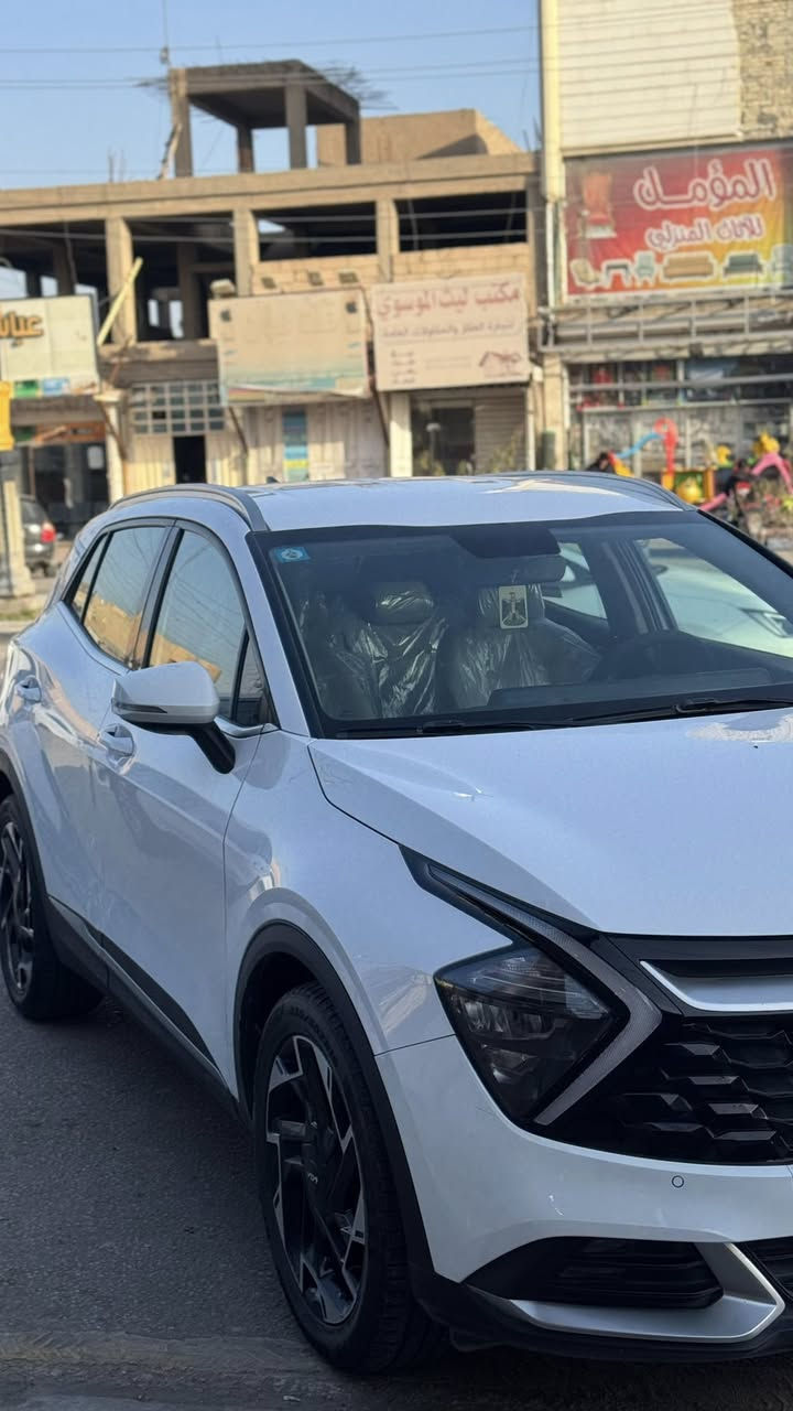 السلام عليكم 
كيا سبورتج ٢٠٢٣  خليجي ضمان دوليه
بيه بارد بسيط بين البيبان مسحوب كارت
ماشيه٧٣ الف كيلو حقيقي 
رقم بغداد انكليزي الجديد  بأسمي 
* داخل بيجي
* سعة المحرك 2.0L
* ويل كب ١٩
* تشغيل عن بعد
* حساسات أمامية + خلفية
* شحن واير ليس
* هاند بريك بصمه
 * بصمه عدد ٢
* مري شفط + اشارة
* منافذ شحن للمقاعد
* تبريد بيانو قطعتين (منفصل)
* كراسي كهرباء+تدفئه كشنات + تدفئه استيرن  
* لد ترحيب
* اوتو هولد
* شاشه كبيره
* نضام نزول منحدرات
* مانع انزلاق
* تحكمات ستيرن
 * كامره خلفيه دواره 
* ماسحه خلفيه
* بصمة دخول 
* حساس مطر
* السعر215 وبيها مجال بسيط حك الجيه 
* مكان السياره كربلاء حي النصر
للاتصال /***********
