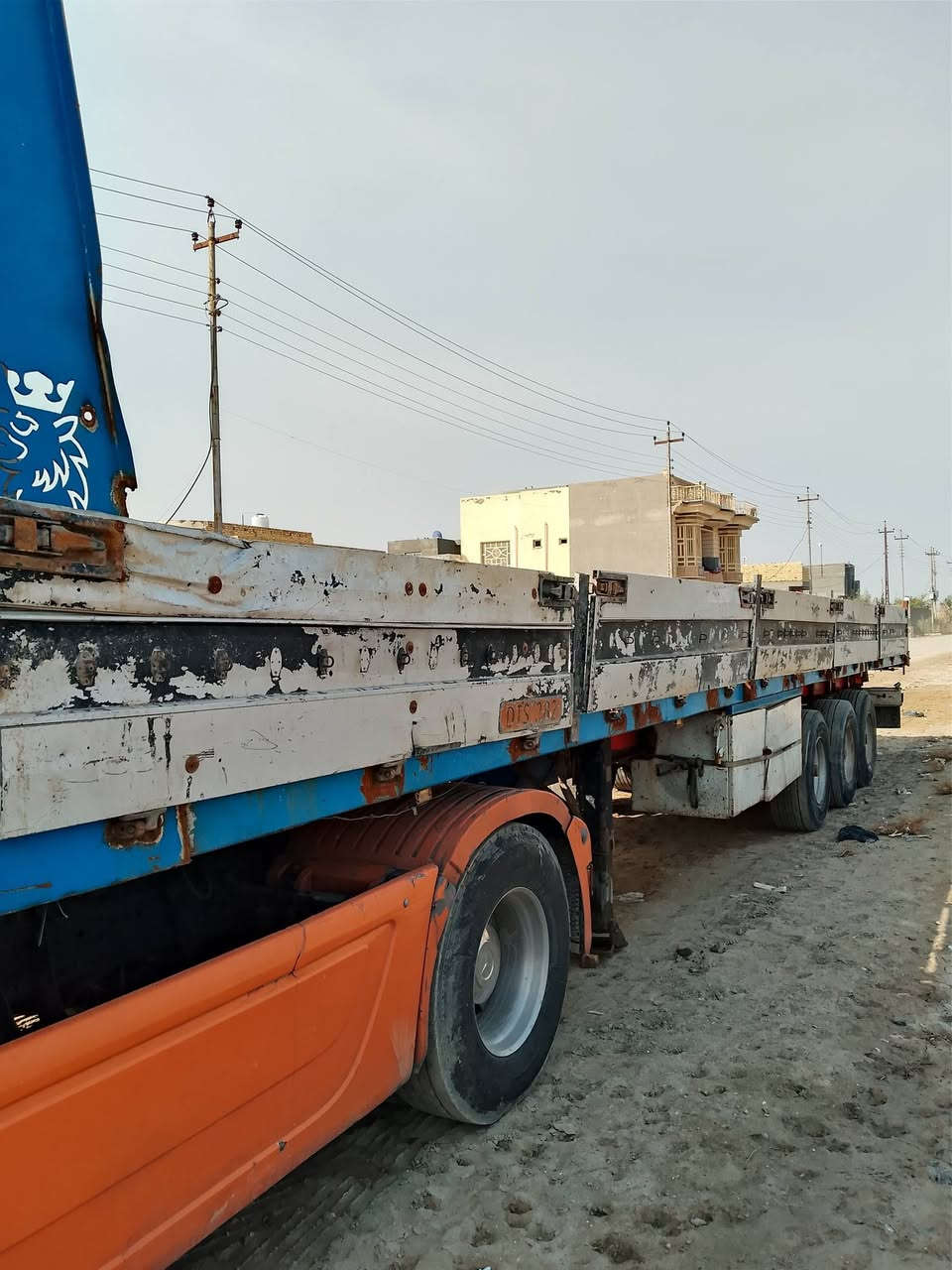 السلام عليكم عربان جناب تخم تاير طول60 و13 مكان السماوي سعر 50 رقم الهاتف ***********
