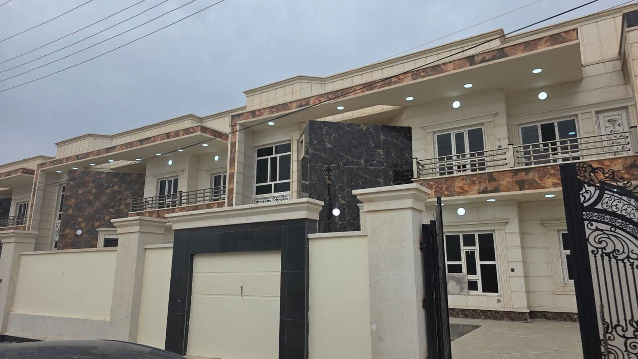 بسم الله ڤلل من الطراز الحديث للبيع بمجمع المستقبل بسعر مناسب 
٣٢٠ متر 
٥ غرف نظام سويت ماستر 
يحتوي على صحيات ٣ عدا السويت
طابو صرف قابل للتفاوض 
كراج واسع 
بسعر ٢٢٥ وبي مجال 
مكتب كريم العبيدي 
***********
