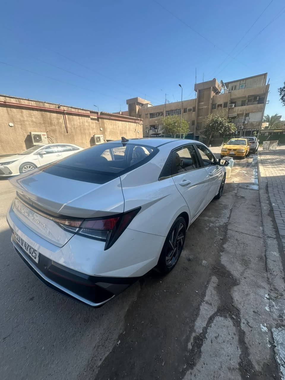 سلام عليكم
الانتره موديل ٢٤ 
مكفوله كفاله عامه خليجي 
ماشيه ٣٢ 
المواصفات 
فتحه سقف 
كروز سرعه 
تحكم ستيرن 
انضمه قياده 
سايد بريك دكمه 
لايت زنون عدسه 
عينه دتجتل 
تبريد قطعتين 
حساسات امامي + خلفي 
كشنات جلد داخل اسود 
تجي بحرك ١٥٠٠ 
شاشه ابل كار بلي 
تجي ب مواصفات ١/١ 
السعر ١٤٧ و بيها مجال حك جيه 
مكانها بغداد كراده 
الاستفسار ***********
