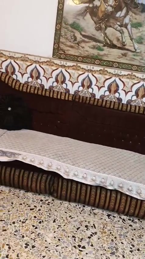 السلام عليكم ورحمة الله وبركاته
تخم تفصال تكمه وثكيل 
 بي مضمام ونضيف 
وحلو مال بيت
السعر 175 الف وبي مجال
6 مقاعد
المكان بغداد
الهاتف ***********
