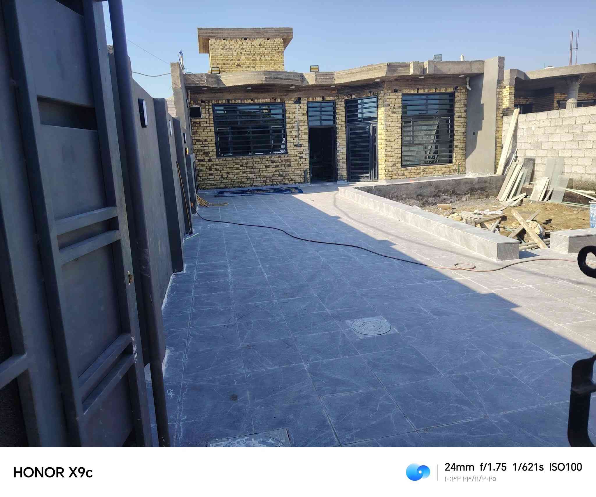 بيت للبيع المساحه ٣٧٥ حي الجامعة خلف المفوضية المجمع القريب حي الصناعي  الاتصال ***********
