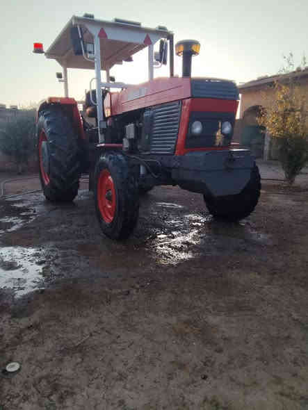 عنتر للبيع موديل 89رقم وسنويه كركوك حجم 121شرط وظع شركه نضيف حيل تواير جدد وايرمنيه  شغاله كير اكسن شرط محرك معمر رايمن تريد تحويل تريد وكال هودروليك شغال دكاكه شغال سعرو 14وبي مجال للبيع عنوان موصل مراسلة عل خاص
