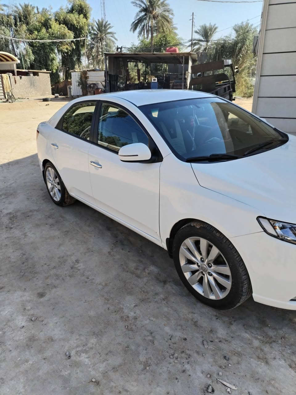 سلام عليكم للبيع كيه سيراتو مديل ١٣ خليجي بيه ٣ قطع صبغ فقط ***********
