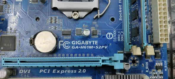 معالج i7 3770 مع لوحة مثل ما موضح ورام 2g  اللوحة بيها فقط منفذ USB شغال 
عنوان بغداد الشعلة اعتذر منا عندي توصيل  رقم الهاتف *********** ب30الف
