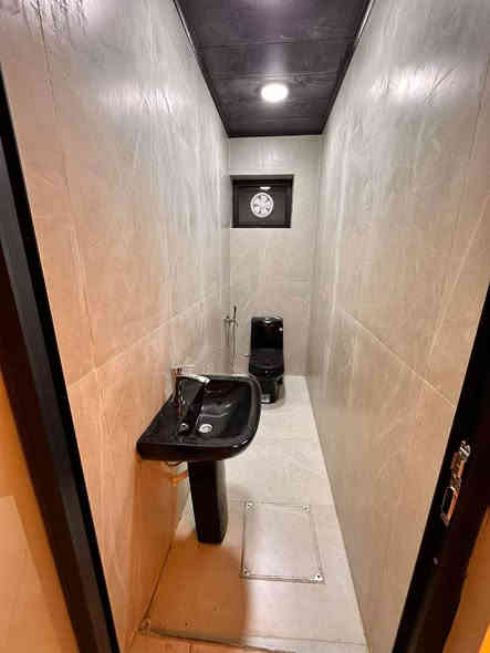 🏠 بيت للإيجار – مساحة 80 متر
📍 المنصور / حي المتنبي / خلف مول المنصور 

👨‍👩‍👧‍👦 سكني (عوائل)
🏢 أو تجاري (شركات)

🔑 مجهز كاونتر وسبالت

✨ المواصفات:
🛋️ صالة
🍽️ مطبخ
🛏️ 3 غرف نوم
🚿 صحيات

تصويرة متوفر 
📞 للاستفسار والتواصل: ***********
