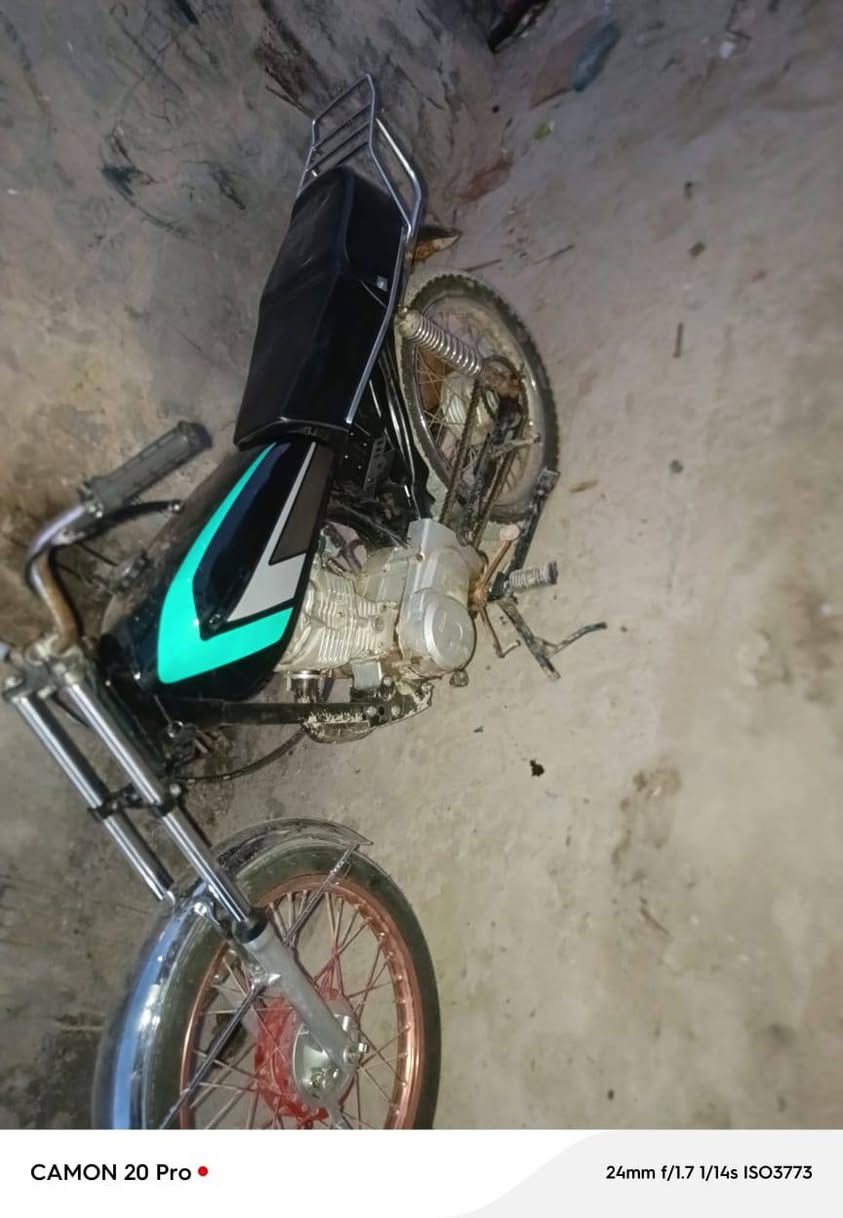 سلام عليكم عندي دراجه للبيع ادوات سعره 350 بها مجال للشراي البصره شط العرب 
***********
