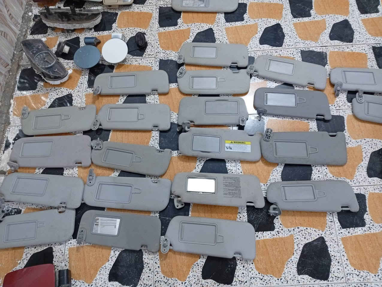 تتوفر مجموعه بسيطه من الحافضات والشمسياات
أصلي تفصيخ حاويه تتوفر خدمه توصيل لكل المحافظات 
***********

