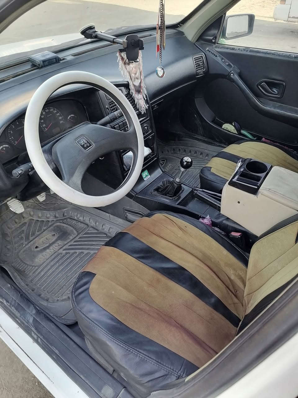 بيجو روئ ٢٠٠٩ بابل سنويه بسمي السياره كامله من كلشي رقم *********** السياره كهربايات شغاله كله السعر ٢٥ وبيه مجال
