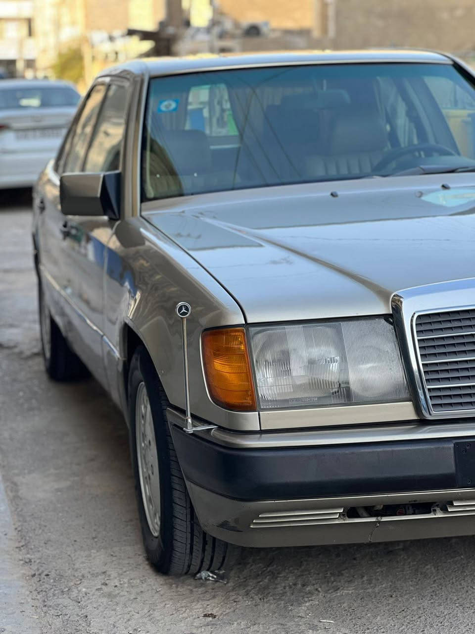 السلام عليكم..
مارسدس 300 
جديدة مواصفاة اسلايت كشن كهرباء
فلوجه السيارة جديدة ومال جناي
***********
***********
