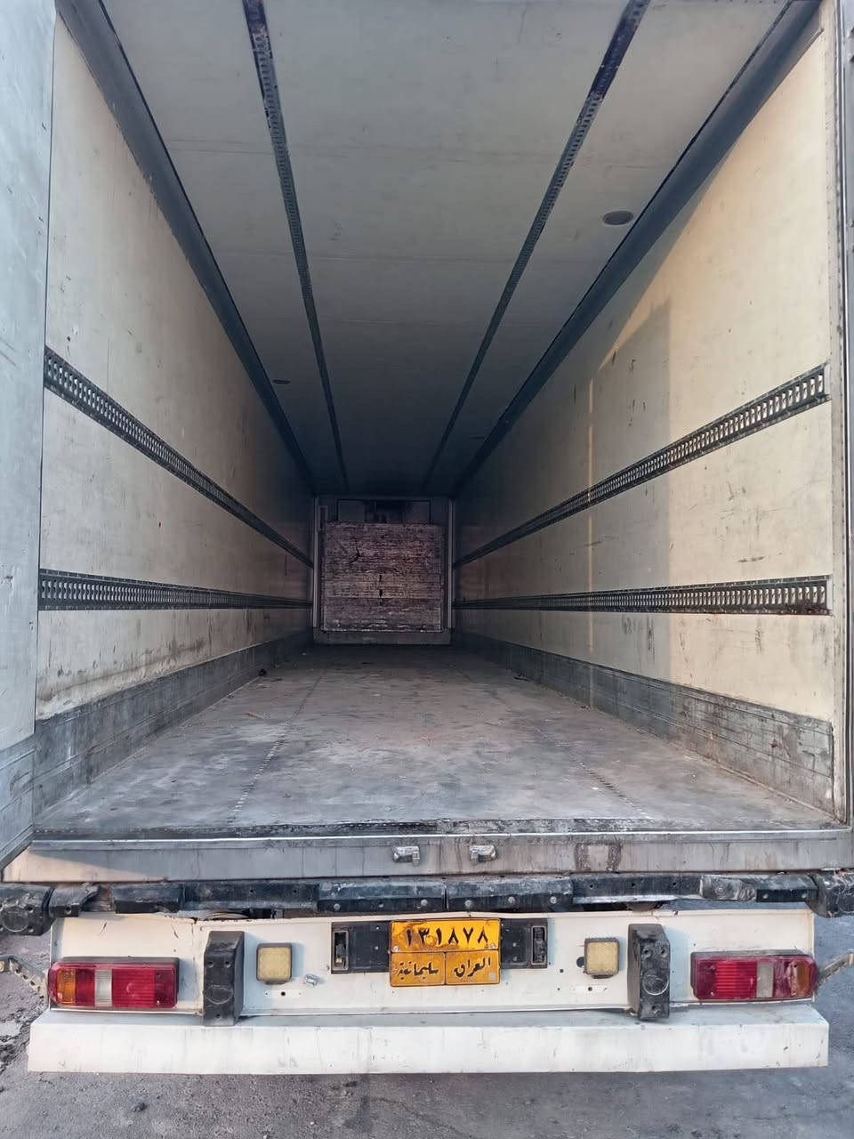 السلام عليكم
براد شمتز للبيع 
السمك خمسه 
الجهاز خير من الله 
العربانه جاهزه طخم تاير 
100$ السعر رقم
 الهاتف
***********
