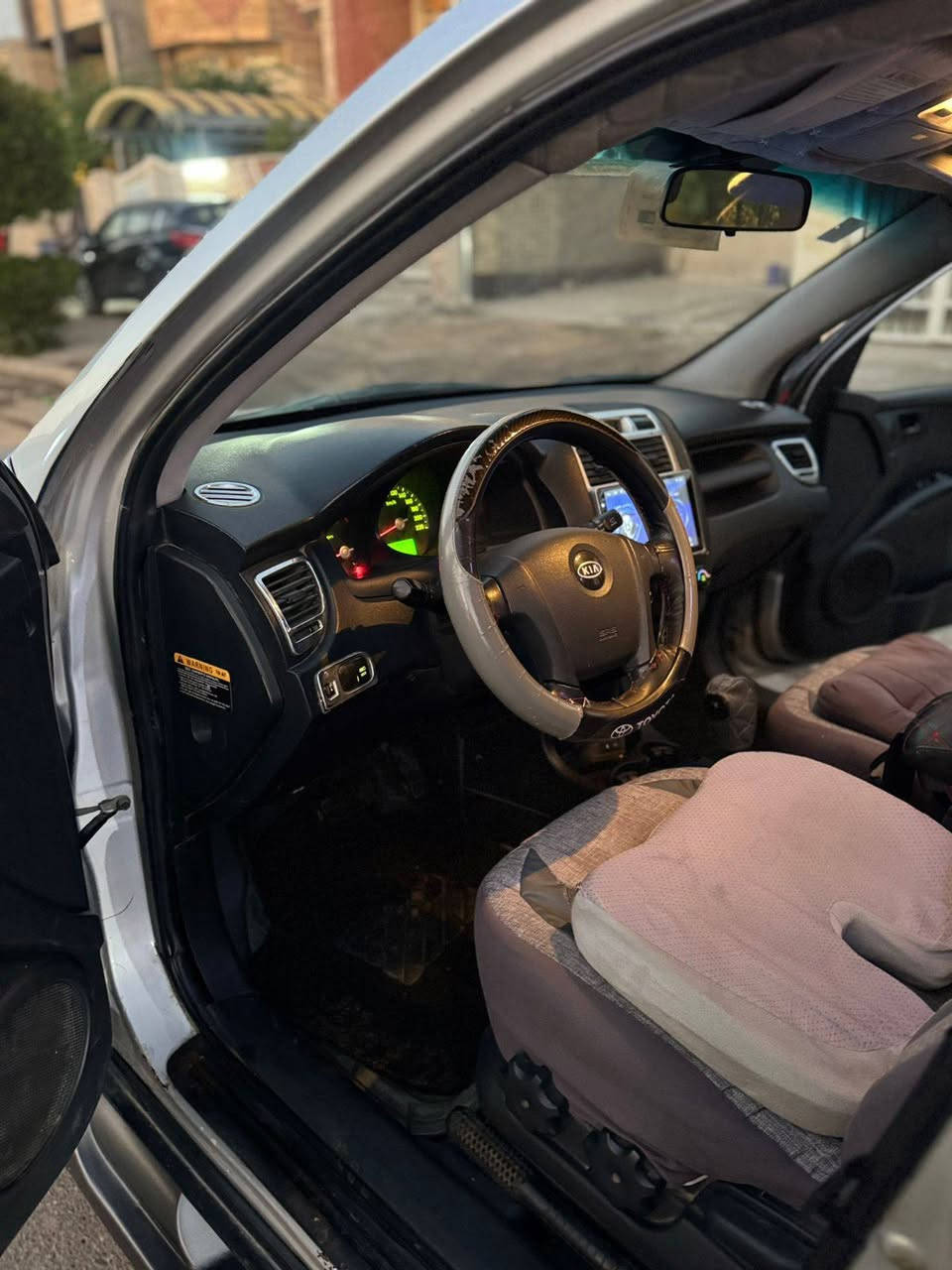 سلام عليكم للبيع فقط كيا سبورتج ٢٠٠٧ وارد خليجي محرك اربعه سلندر تخم تاير جديد ويل كب شاشه تاب كير محرك خير من الله ترايها وين ميعجبك السياره بيها تبديل كشره القماره وتصليح جوه باب السايق وسنورها مرفق مع المنشور السعر 86 وبي مجال حك الجيه مكاني بغداد وهذا رقمي***********
