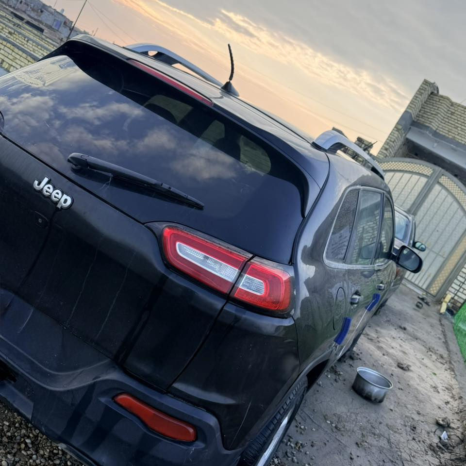 السلام عليكم جيب شيروكي 2400رقم ميسان بيهه رشات صبغ ابيع مصبوغه حزام مكانها ميسان للبيع او مراوس باقل منها لان محتاج الفرق للاستفسار اكثر ***********
