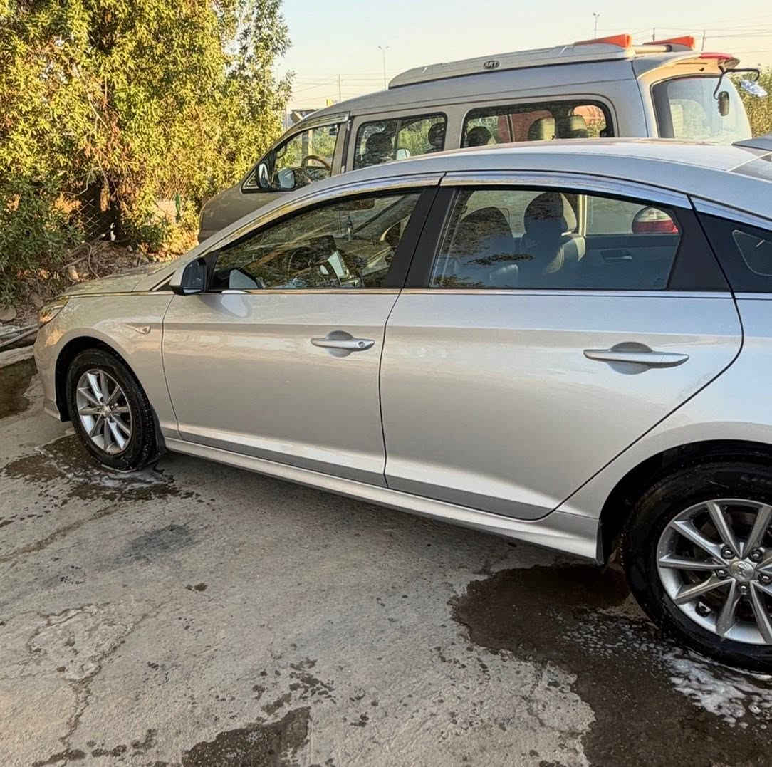 السلام عليكم 

للبيع | هيونداي سوناتا 2022 | وارد كوري

📌 المواصفات:
✅ الموديل: 2022
✅ وارد كوري
✅ الممشى: 63 ألف كم فقط
✅ رقم فحص متوفر
✅ ملاحظة الفحص: قبق جنطة تبديل في كوريا فقط.
✅ قيادة ناعمة وأداء ممتاز.

💰 السعر: 160 (قابل للتفاوض بالمعقول بعد المعاينة).

📍 المعاينة على الطبيعة خير دليل على نظافة السيارة.
📞 للاستفسار والتواصل: ( *********** ) او واتساب
