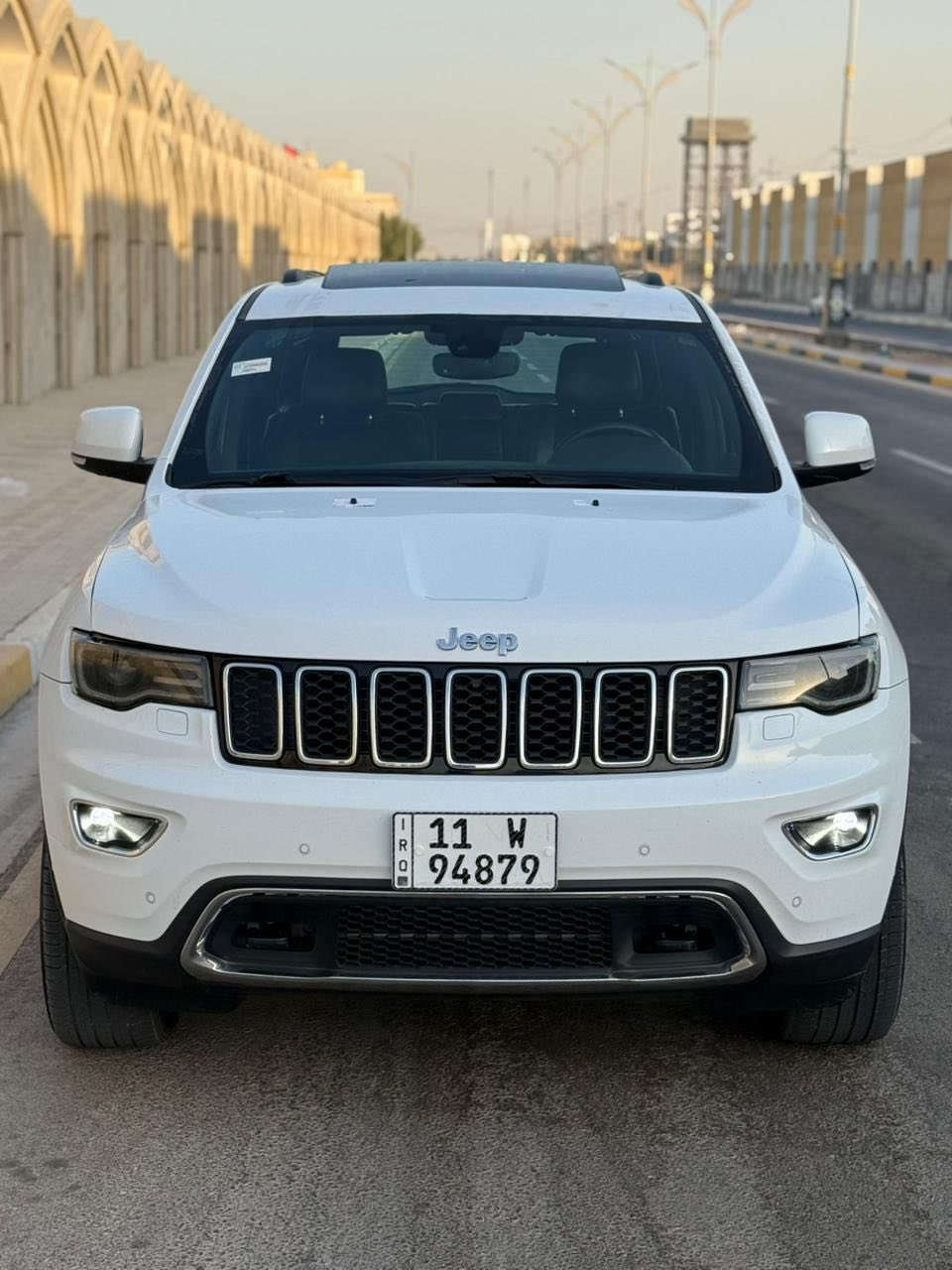 جيب كراند شيروكي خليجي limited plus
 وكالة ليث العبيدي رقم بغداد الدولي باسمي 
الموديل : 2018 
عداد المسافه :84 الف mill
حجم المحرك : 6 سلندر 
السياره خليجيه كفاله عدا شبر صبغ فوق باب خلف سائق .. كير ومكينه مكفول 
تايرات جدد شادلها تخم 
المواصفات ..
بصمة تشغيل وابواب تشغيل عن بعد 
3 شاشات .. بانوراما سقف 
داخل مقاعد جلد تحكم كهرباء تدفئه تبريد 
حساس امامي وخلفي ونظام تحذير اصطدام 
سستم سماعات 10مع مكبر صوت دمام 
تبريد قطعتين وايضا كشن خلفي بي هيتر 
مري قلاب عنده الرجوع وايضا شفط كهربائي 
صندوق كهرباء فتح وغلق 
كشن حظن مع ذاكره خزن ميموري
نظام اوتو ديم تعتيم مرايه  
ويل كب حجم 20 انج  
شاشه نظام اندرويد و اوتو وابل كار بلي 
رادار توقف خلفي مانع تصادم
اناره زنون مع زراك لايت 
السياره بحالة الوكالة جدا جديده 
للاستفسار ***********
