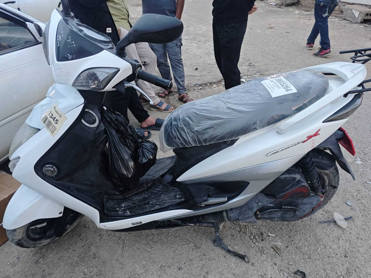 #سكنس الد دراجة جديده مثل ما واضح بصورة ماشية 43 الف السعر مليون وربع 1250
للبيع او مراوس بدراجة pcx أو بوليسي نوزل 
*********** مكاني ديالى المقدادية شهربان
