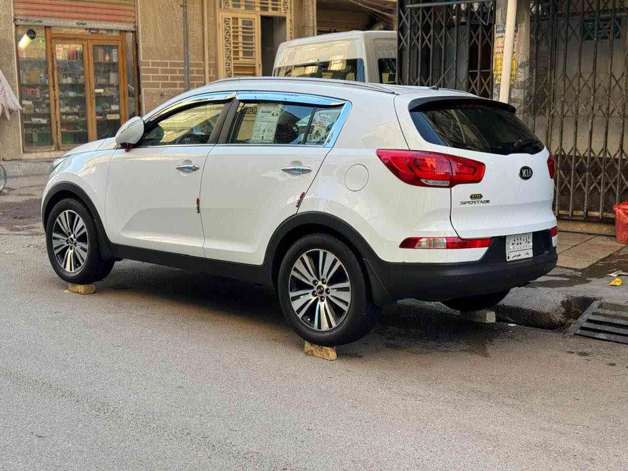 سلام عليكم كيا سبورتج 2016 خليجي وكاله الدوليه استلام شركه على ايد وحده من 2016 ماشيه 115km ممشه حقيقي وقابله للزياده  المحرك وكير. كفاله تخم تاير جديد منضومه زنون كامله اشاير بالمري ويل 18 كروم مري شفط لد نهاري ليلي شباك نحله بكلايت لد كامره حساسات خلفيه سياره بيه تبديل بنيد وقبق جنطه بدون صبغ او بدون دواخل حتى دعاميات بلادي بدون صبغ بس حادث بسيط او موجوده صور الحادث بدون ايرباك او بدون كلشي بسمي تحويل ثاني يوم السعر 150 العنوان بغداد الحريه رقمي للاستفسار *********** بغداد, العراق
