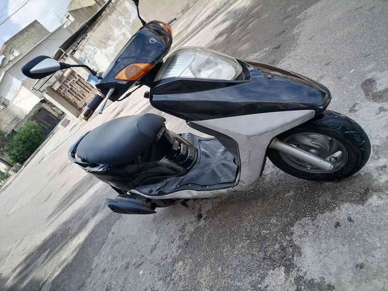 دراجة بريز كلهة شغالة سلف هندر كهربايات الدراجة اي نقص مابيهة الدراجة مكفولة كفالة عامة جيب وياك فيتر وفحص مكينة خرسة ماتسمع صوتهة المكينة بلادية مامفتوحة الدراجة مال رمبة السعر 650 المكان بغداد البياع حي العامل الرقم ***********
