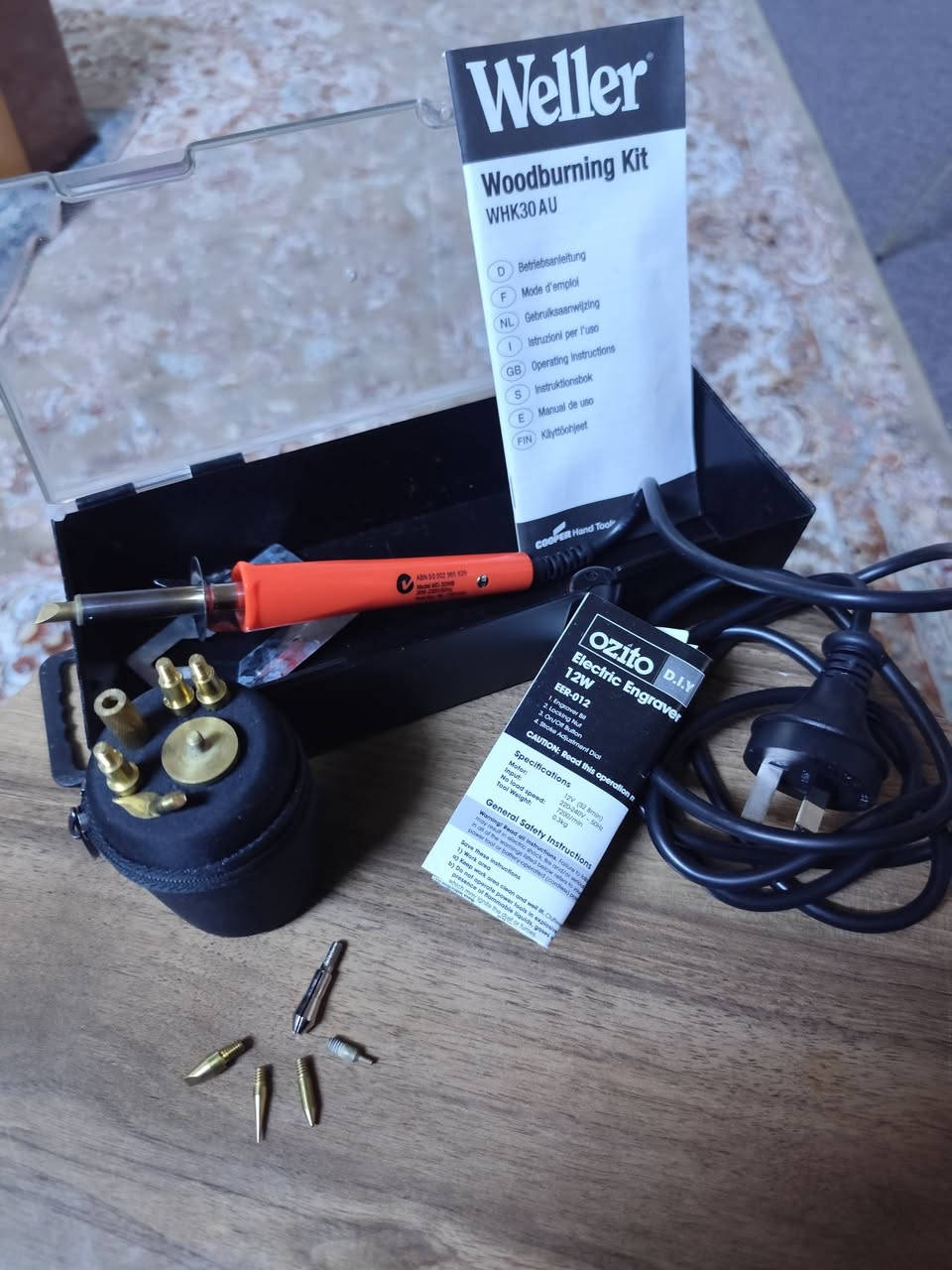 باله اوربيه
كاوية الحرق على الخشب والجلد من شركة (Weller) قصيرة القامة لتحكم أدق. القدرة: 30 واط.تستخدم لحرق على الخشب والجلود، قطع الفوم ، ونقل الأنماط.
المحتويات: تتضمن المجموعة ١٢ قطعة ،سعر 25 الف


**إذا كنت صاحب هذا الإعلان وتريد حذفه لأي سبب، رجاءا أرسل رسالة إلى الدعم الفني**