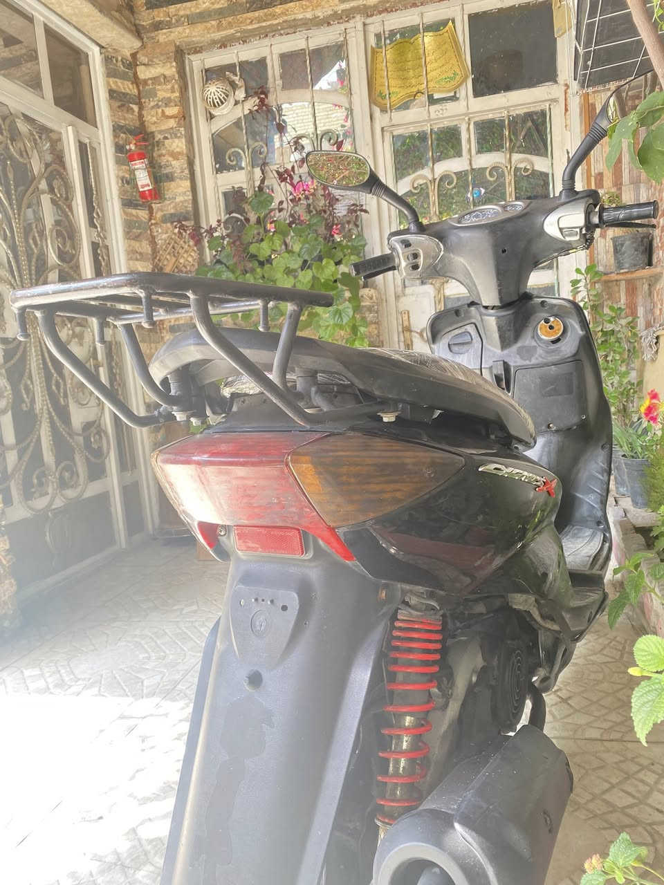 سلام عليكم دراجه سكنس نثيه دراجه نضيفه  ما مفتوحة رزنه بالمشي دبلات شغاله  تشتغل سلف وهندر سعر 600 وبيه مجال للشراي  لا تكسر بسعره عنواد بغداد 
رقم ***********
