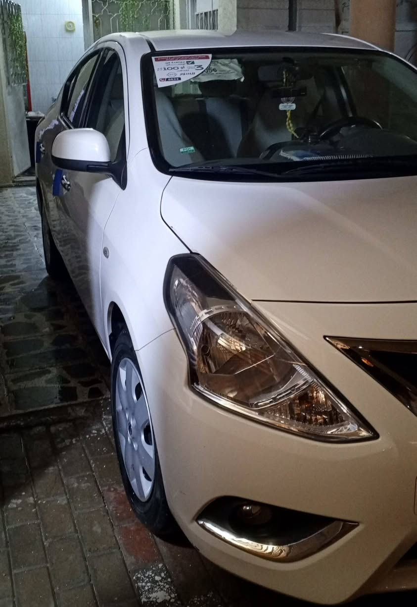 سني هندي موديل 24 بليتة زركة للبيع
رقم بغداد انكليزي 
سنوية باسمي 
ماشيه 30 
بيها منظومة غاز بعدها داخل الضمان 
مكفولة من الضربة والصبغ عدا بارد في الباب اثر طخة بايسكل 
صدر أمامي خلفي بلادي ونظيف جدا 
ارضيات مدوشمة جلد 
شاشه كاربلي 
كامرة خلفية 
المكان بغداد الحسينية 
للاستفسار اكثر الاتصال على الرقم 
***********
