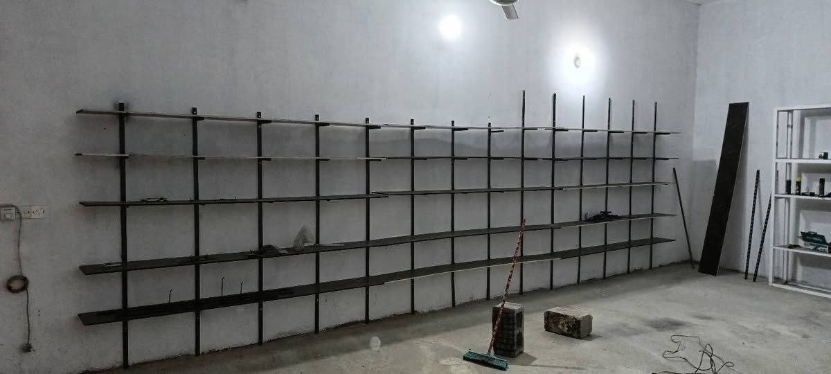 غراض محل للبيع
عدة شركة توتال مستخدمة شي قليل 
رمبات حديد 
حهاز فحص نوزلات وشحن باتريات شغال 
مدكات عدد ثنين 
رفوف المنيوم عدد ٣ 
رفوف خشب خمس رفوف طول ٧ امتار 
ثلاجة صغيرة 
مدگة دهن فل 
مسدس بانزين 
صوندة مال كمبريسر 
محدادة شركة توتال جديدة 
عارضات شركة توتال عدد ثنين
لافتة طول ٥ مترات 
السعر مليون ومية بيهن مجال للمعلومة بس العدة سعرها بالسوك ٥٥٠ 
الشراي يتصل عالرقم *********** 
مكان بعقوبة
