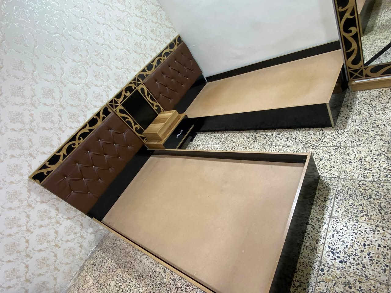 غرفه تركيه أبواب سلايد سرير منفصل نظيفه للبيع
السعر 475 العنوان بغداد الشعب للاستفسار 
***********
