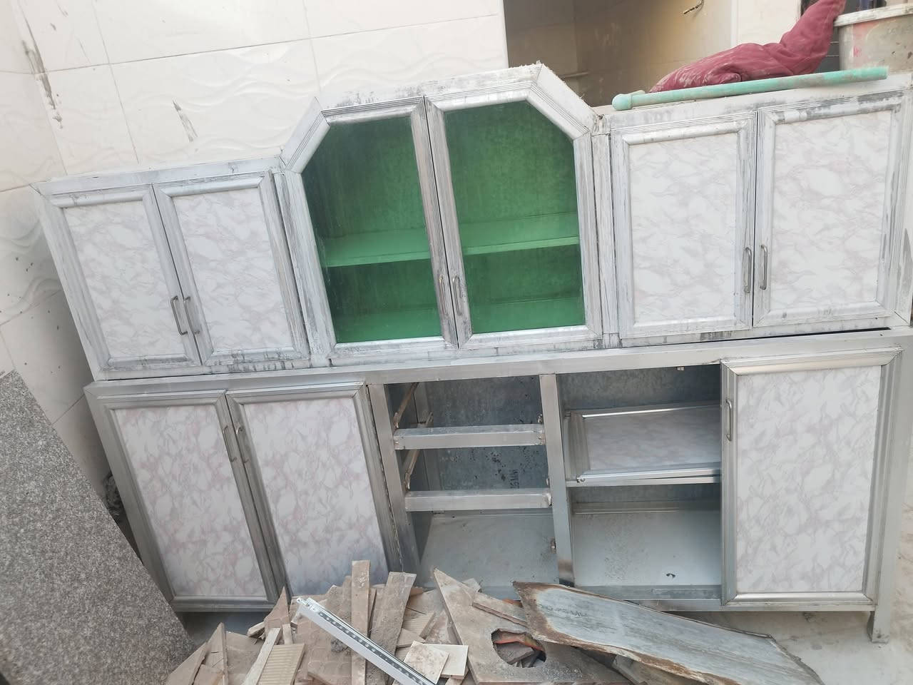 بيع مستعجل كاشي موزايك نضيف اخو الجديد 
كاونتر 3 قطع المنيوم قطعتين مرمر المجرات والباب عوزهن شد فالتات 
***********
