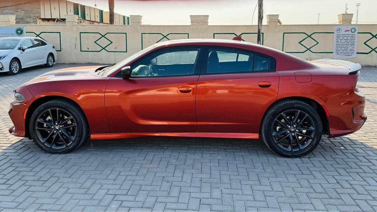 السلام عليكم
دودج جارجر 2022 GT لون مشمشي 
السيارة فور ويل بوضع السبورت وبالوضع العادي تو ويل
فول مواصفات 
فتحة ، سوبر تراك باك super track pak , شاشة جبيرة
برفورمنس بيج ، كشنات حضن ، تدفئة كشنات وستيرن ، ويل عشرين بلادي تايرات تو سايز ، وبعد بيها هواي مواصفات
 ماشية ٥٦ الف قابلة للزيادة
ضررها فقط سرقة المحرك وراس البنيد بيه بارد 
شادلها بنيد ابو ٣ فتحات بس البنيد الاصلي موجود 
الايرباكات سليمة 
بدون اي نقص صدر وتايرات جدد
مكانها بغداد العامرية
سعر ٢٣٤ مجال بسيط
*********** واتساب بغداد, العراق
