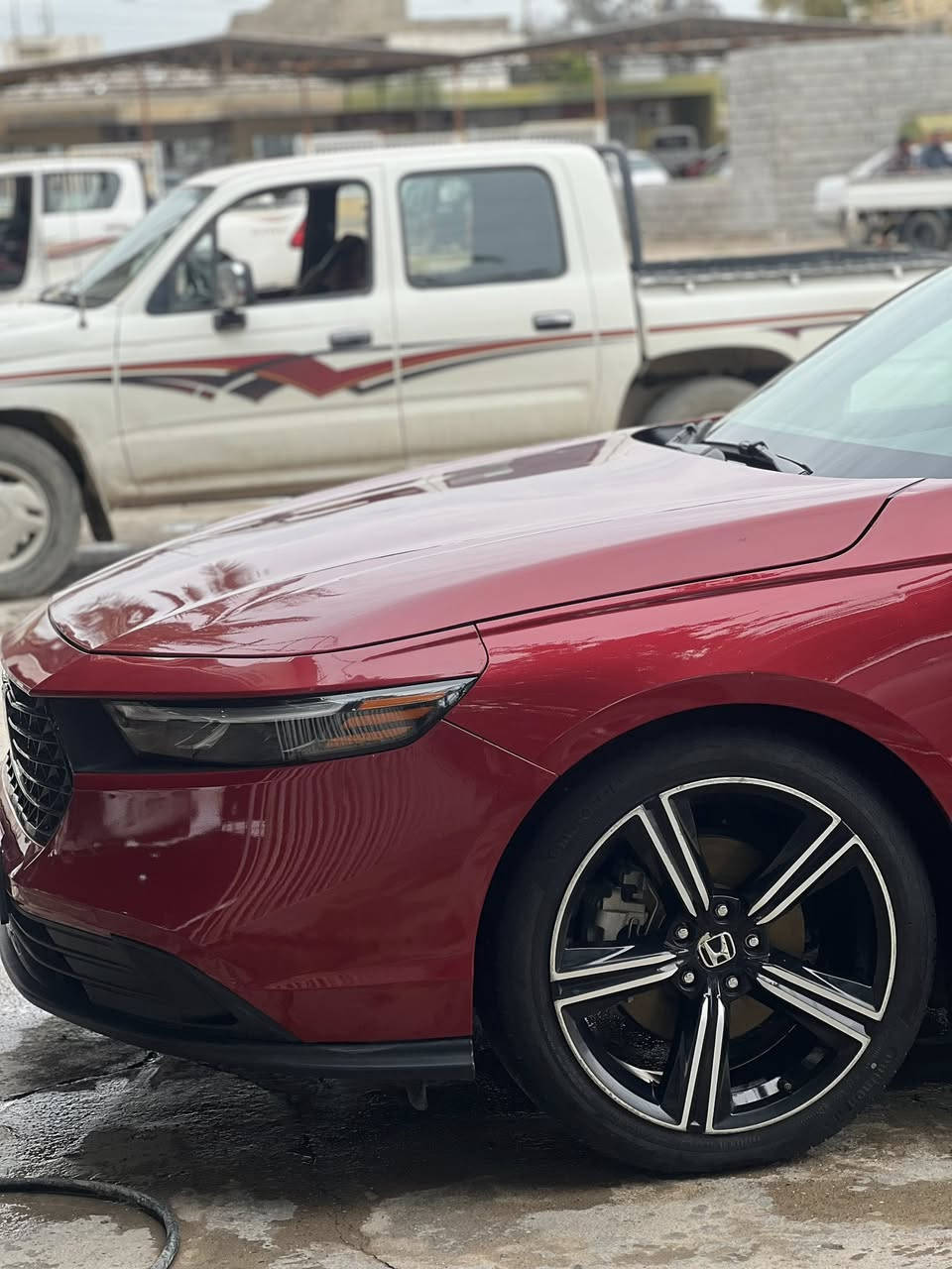 سلام وعليكم هونداي اكورد موديل 2024 السياره ضرر جاملغ وبنيد بدون دواخل ولا شاصي بنيد بلادي بس مصبوغ السياره جاهزه ولا كلوب بس مال ايرباك وبيه ال طخه بين البابين بعده ما مصلحه ومبينه بل صور صدر كير ومحرك درجه اوله السياره جديده ماشيه 11الف ميل او 18الف كيلو متر سياره فول سبورت رادارات شغاله سياره معايزه الف مكاني سامراء رقم السياره بغداد تحويل ثاني يوم السعر اب 185 وبيه مجال بسيط وماكو هيج سعر لل استفسار اتصل ***********
