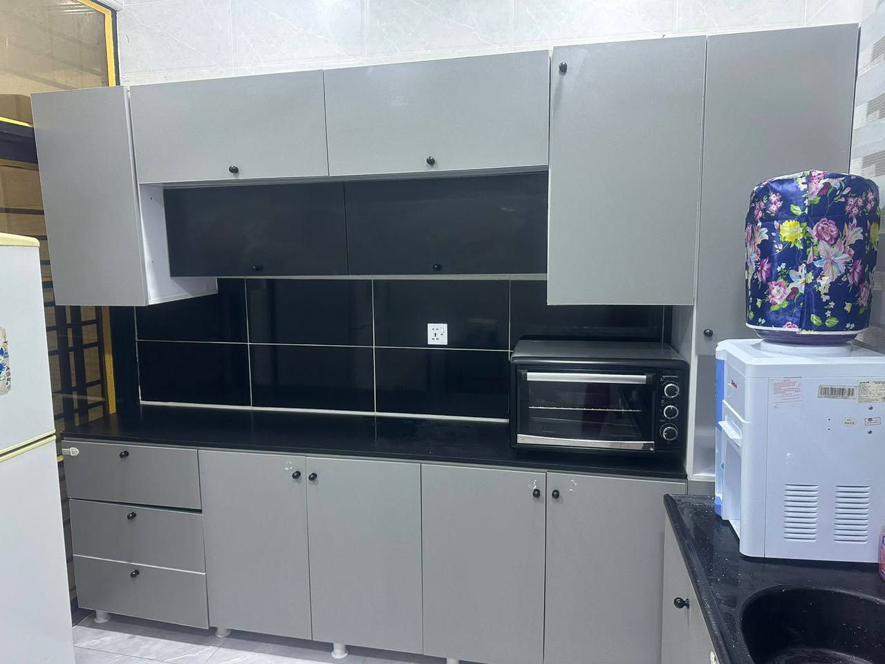 كاونتر نضيف وجديد استعمال شهرين خشب اج دي اف 
ب400 وبي مجال قفل 350 الف


**إذا كنت صاحب هذا الإعلان وتريد حذفه لأي سبب، رجاءا أرسل رسالة إلى الدعم الفني**