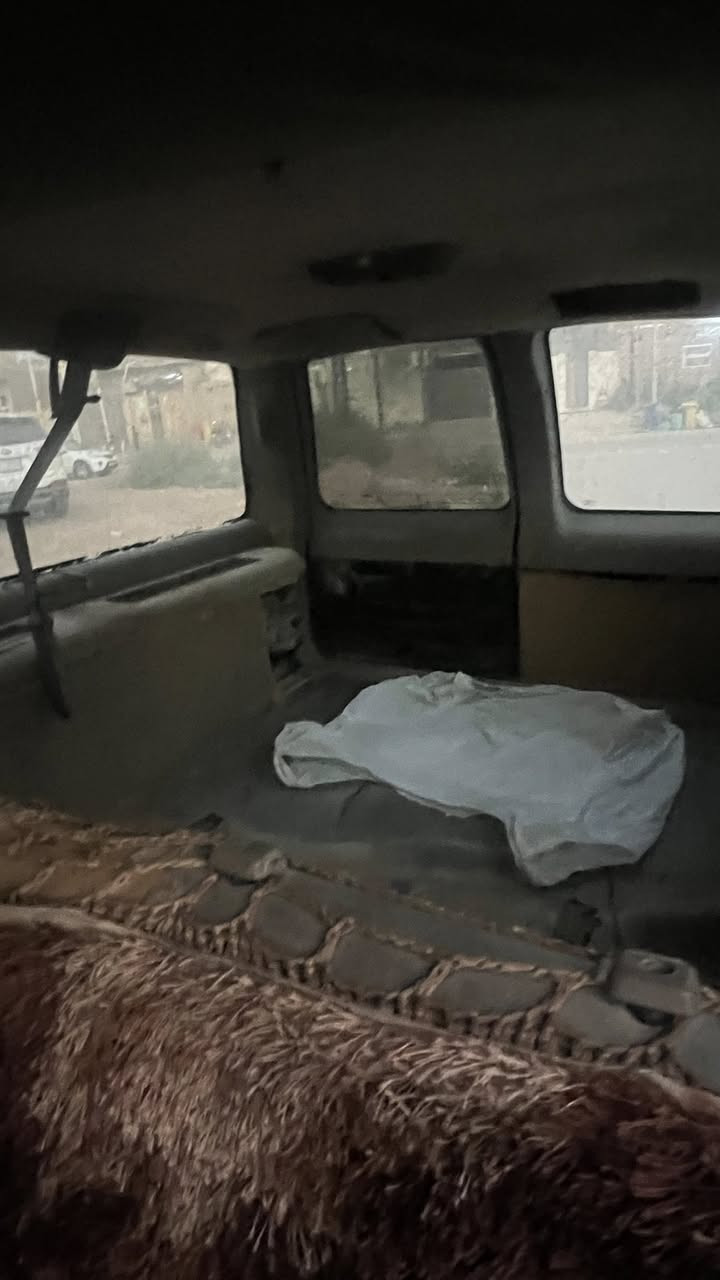 سلام عليكم للبيع جمسي موديل قديم، السيارة عطلانة وبيها نواقص والبيع على حالتها الحالية (قفل فرد نوبة). الي يثمن هيج سيارات يتفضل، يراسلني واتساب او اتصال والسعر. 
  ***********
