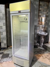 عارضة محل • نظيفة • شغالة