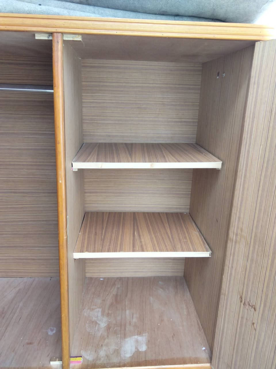 بوفيه على شكل كنتور نضيفه كلش يرادلهه فقط يدات مال بيبان سعرهه 80الف وبيهه مجال بسيط


**إذا كنت صاحب هذا الإعلان وتريد حذفه لأي سبب، رجاءا أرسل رسالة إلى الدعم الفني**