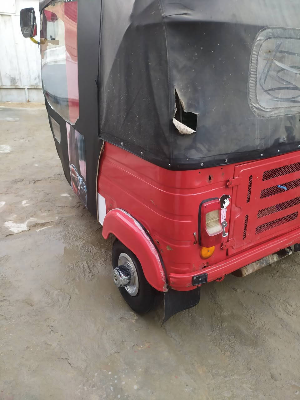 تكتك زيل للبيع موديل 18 اوراق أصولي السعر 3100وبيه مجال الستفسار *********** محرك بجاج موديل 18
