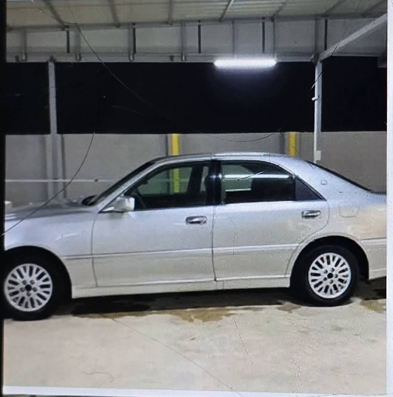 مەلیکە 2003 بڕاوە
مەکینەی بچوکی دیفۆرت 
دوای کریستاڵ پێش عادی 
شاشە
بەنزین زۆر کەم ئەخوا 
بەشەرتی تەبرید ساردو گەرم 
دوو دوگمە 
پەردەو چوار کوشن کارەبا 
بێ نوقسانی شوێن کەلار 
ژمارەی خاوەنی :***********
