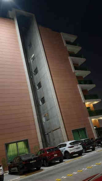 💠 للبيع المستعجل تم تخفيض السعر / مجمع جوهرة المحيط / الكاظمية 
💠شقة دوبلكس طابقين ركن عند مدخل بوابة المجمع
💠مساحة البناء 353.05 متر مربع
💠تأسيس كامل للمطبخ في الطابق العلوي 
💠مطبخ مؤثث كامل في الطابق الأرضي 
💠صالة واستقبال + 4 غرف نوم (2 غرف نظام سويت حمام كامل المحتويات) 
💠2 حمام رئيسيات ( جميع الحمامات كاملة التاسيس) بالطابق الارضي و الثاني
💠وجود مدخل للبيت من الطابق الارضي ومدخل مستقل خاص بالطابق الثاني
💠نظام تدفئة وتبريد مركزي + موقف سيارة + نظام حريق + زجاج مزدوج عازل للصوت 
💠السعر : 625 مليون دينار عراقي، قابل للتفاوض، ويشمل أقساط المصرف العقاري. باقي مبلغ 98 مليون دينار عراقي يمكن دفعه على أقساط. 
💠المجمع يقع في بغداد / الكاظمية مدخل المحيط قرب بوابة بغداد ، خلف مرور الكاظمية بمحاذاة منطقة الطي
للاستفسار اكثر واتس اب :***********
