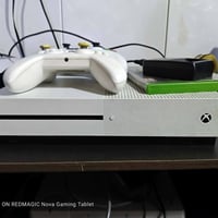 اكس بوكس ون البيع السعر 180 مكان الشعب هاتف 07718580149