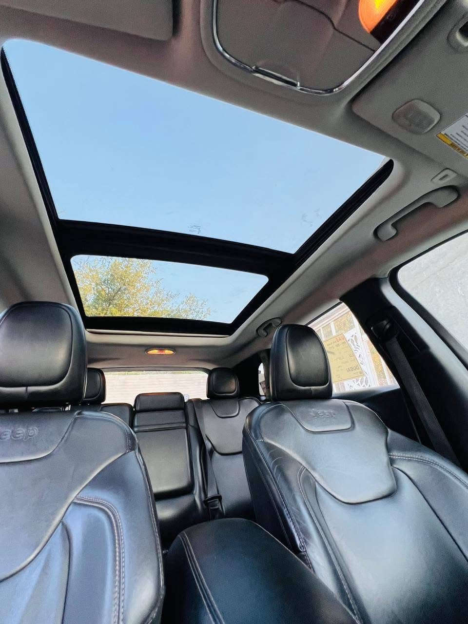 جيب شيروكي بزون 2018 سياره نضيفه جداً ماشيه73 الف
مكينه2400 بنوراما ، بصمه ، سايد بريك بصمه و كشنات جلد والكرسي كهربائي وحساس خلفي +كامره ، الجنطه كهربائي حادث بنيد جاملغ جانبي
كفاله الباقي ، رقم جديد وسياره بأسمي تحويل ثاني يوم
سعر135 وبيه مجال


**إذا كنت صاحب هذا الإعلان وتريد حذفه لأي سبب، رجاءا أرسل رسالة إلى الدعم الفني**